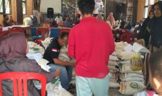 Pemerintah Desa Bandur Picak Salurkan Bantuan Pangan kepada Masyarakat