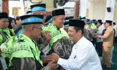 Pemkab Kuansing Lepas 186 Jemaah Haji 1447 H, Wakil Bupati: Jaga Kesehatan dan Kekompakan