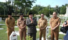 Agenda Bupati Kuansing Suhardiman Diwarnai dengan Momen Haru