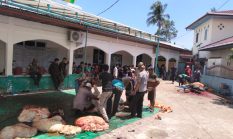 Mesjid Al Mukaromah Bumi Ayu Kota Dumai, Sembelih 12 Sapi Qurban untuk Warga Sekitar