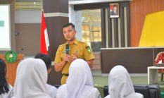 Kaban Kesbangpol Riau Jadi Pemateri Bertajuk Etika dalam Kepemimpinan di Unilak