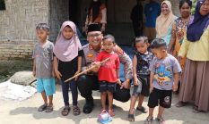 Kapolres Langkat Tunjukkan Kepedulian terhadap Lansia di Secanggang