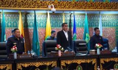 DPRD Riau Serahkan Pandangan Umum Ranperda Pertanggungjawaban APBD 2025 ke Plt Gubri