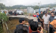 Gubernur Sumut Bersama Kapolres Binjai dan Plt. Bupati Langkat Tinjau Jalan Longsor di Desa Telagah