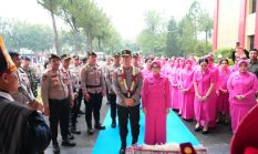 Resmi Jadi Polda Sumut, Irjen Pol Sonny Irawan Disambut Ulos dan Tarian Tradisional