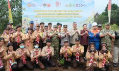 TNI-Polri dan Buruh Tanam 20 Ribu Pohon di Siak, Kabaharkam Tekankan Polisi Bersama Rakyat