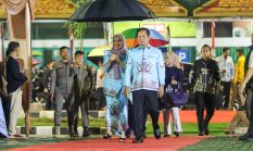 Semarak Hari Jadi Ke-27, Plt Bupati Kuansing Resmi Membuka Batik Carnival