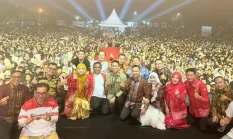 Belasan Ribu Warga Tumpah Ruah, Bupati Zukri Tutup Malam Puncak Helat Pelalawan Ke-27
